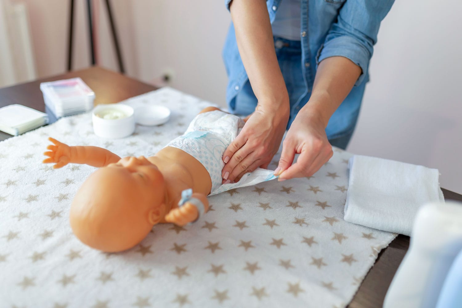 A hands-on demonstration of infant care during a Newborn Care Consultation with Beata.